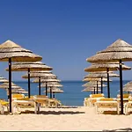 A 5 Min A Pé Da Praia, Com Terraço Grande Ao Sol, No Rés-chão Apartamento Quarteira