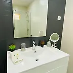 Apartamento A 5 Min A Pé Da Praia, Com Terraço Grande Ao Sol, No Rés-chão Quarteira
