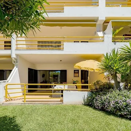 A 5 Min A Pé Da Praia, Com Terraço Grande Ao Sol, No Rés-chão * Quarteira