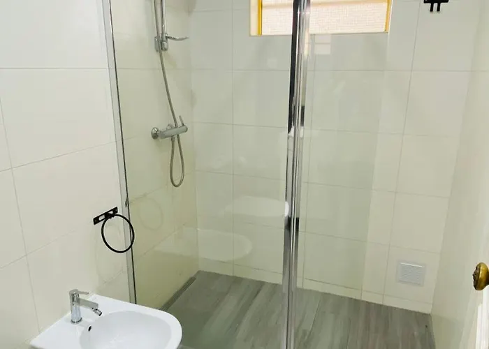 A 5 Min A Pe Da Praia, Com Terraco Grande Ao Sol, No Res-chao Apartman *