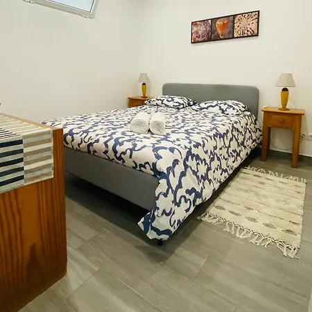 Apartment A 5 Min A Pe Da Praia, Com Terraco Grande Ao Sol, No Res-chao