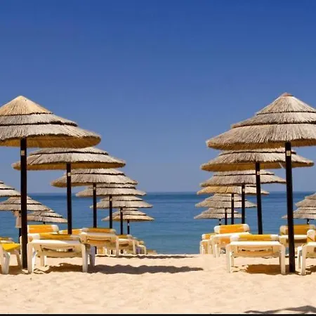 A 5 Min A Pe Da Praia, Com Terraco Grande Ao Sol, No Res-chao Apartamento Quarteira