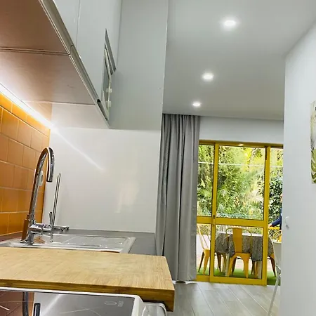 A 5 Min A Pe Da Praia, Com Terraco Grande Ao Sol, No Res-chao Apartment *