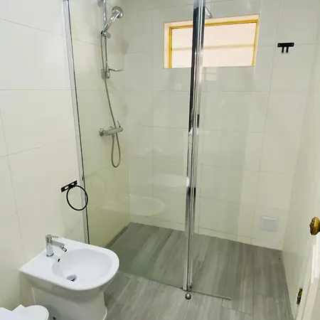 A 5 Min A Pe Da Praia, Com Terraco Grande Ao Sol, No Res-chao Apartment *